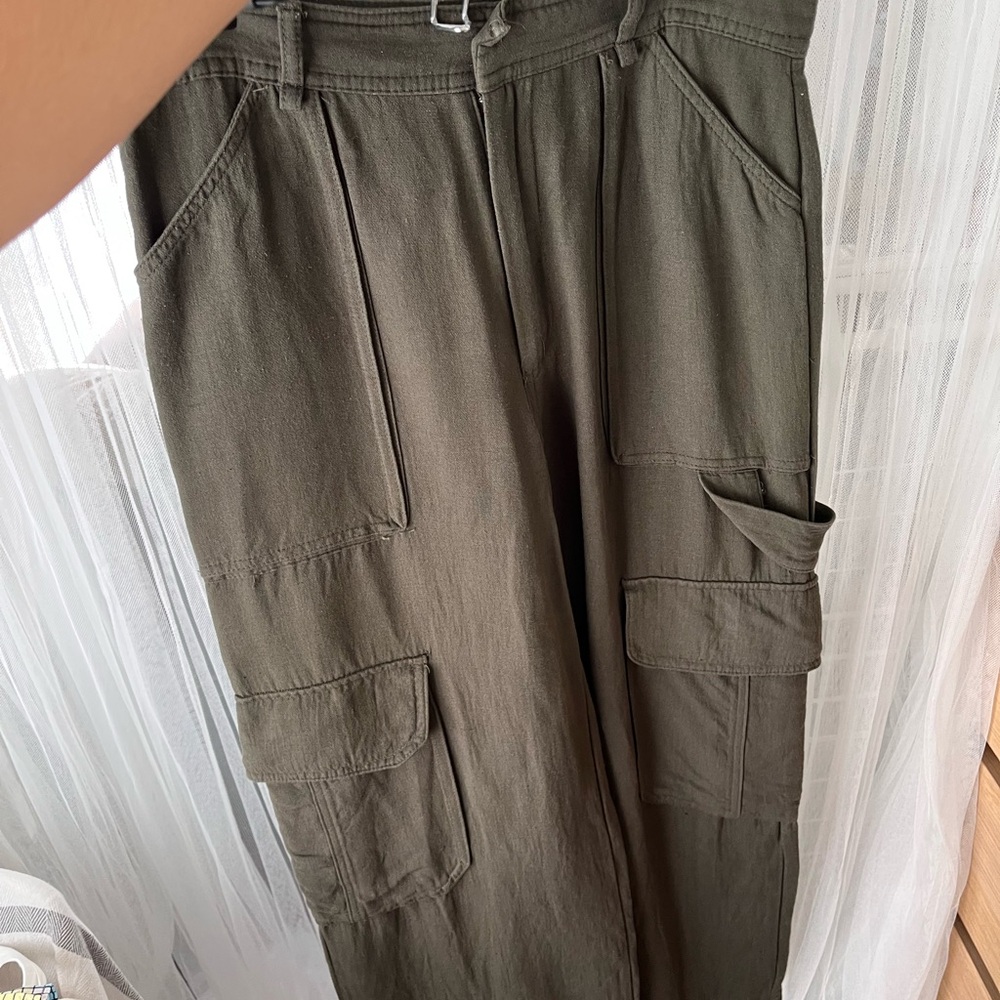 Zara Women’s Linen Cargo Pants